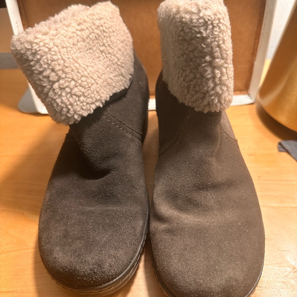 Clarks soft cushion boots
